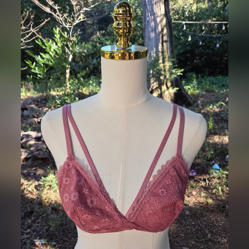 Victoria's Secret Pink Lace Bralette Size Large‎